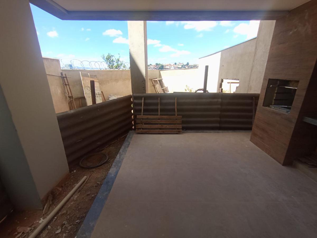 Casa, Santa Cruz, 3 Quartos, 2 Vagas, 1 Suíte