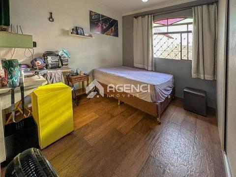 Casa, Camargos, 3 Quartos, 0 Vaga, 2 Suítes