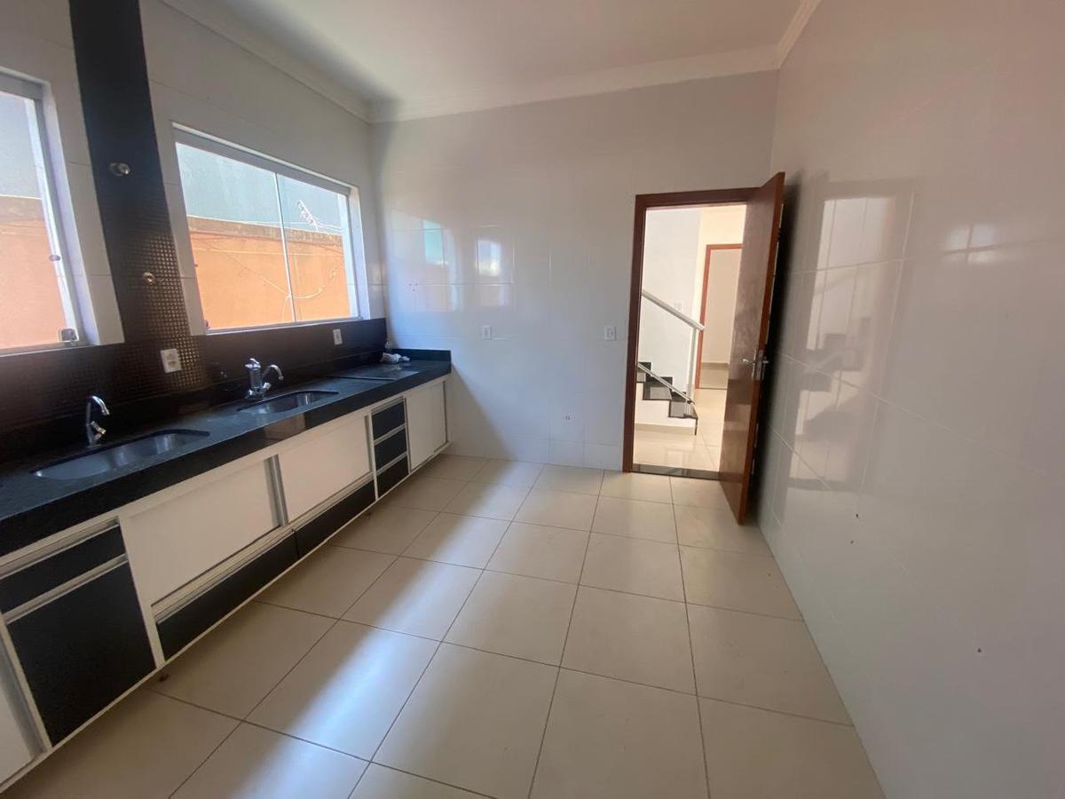 Casa, Trevo, 4 Quartos, 4 Vagas, 3 Suítes