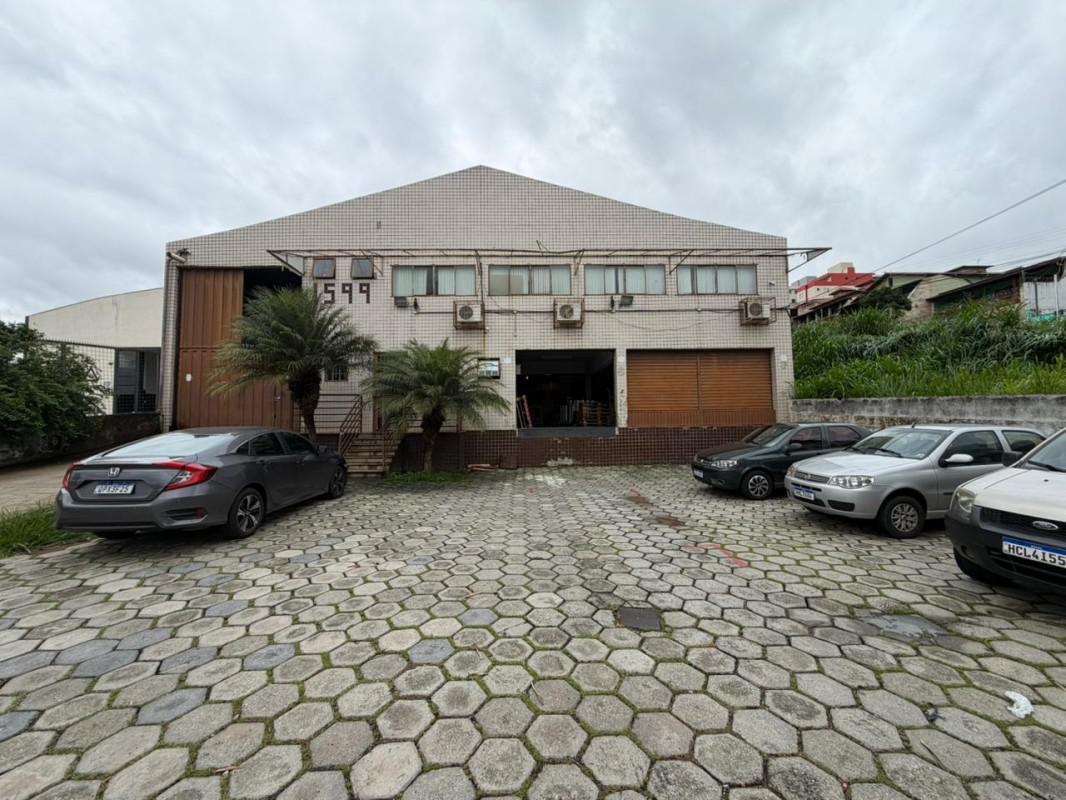 Galpão, Serrano, 0 Quarto, 10 Vagas