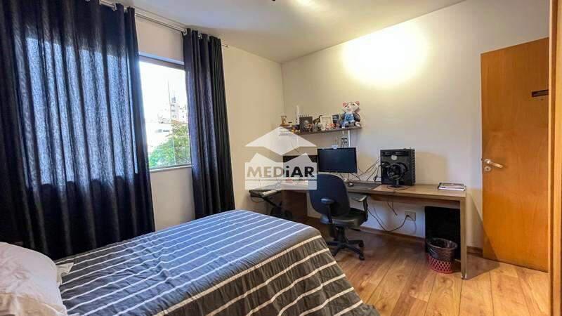 Casa, Castelo, 5 Quartos, 3 Vagas, 1 Suíte