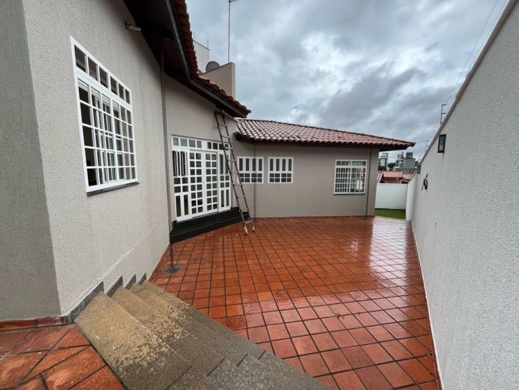 Casa, Centro, 3 Quartos, 0 Vaga, 1 Suíte