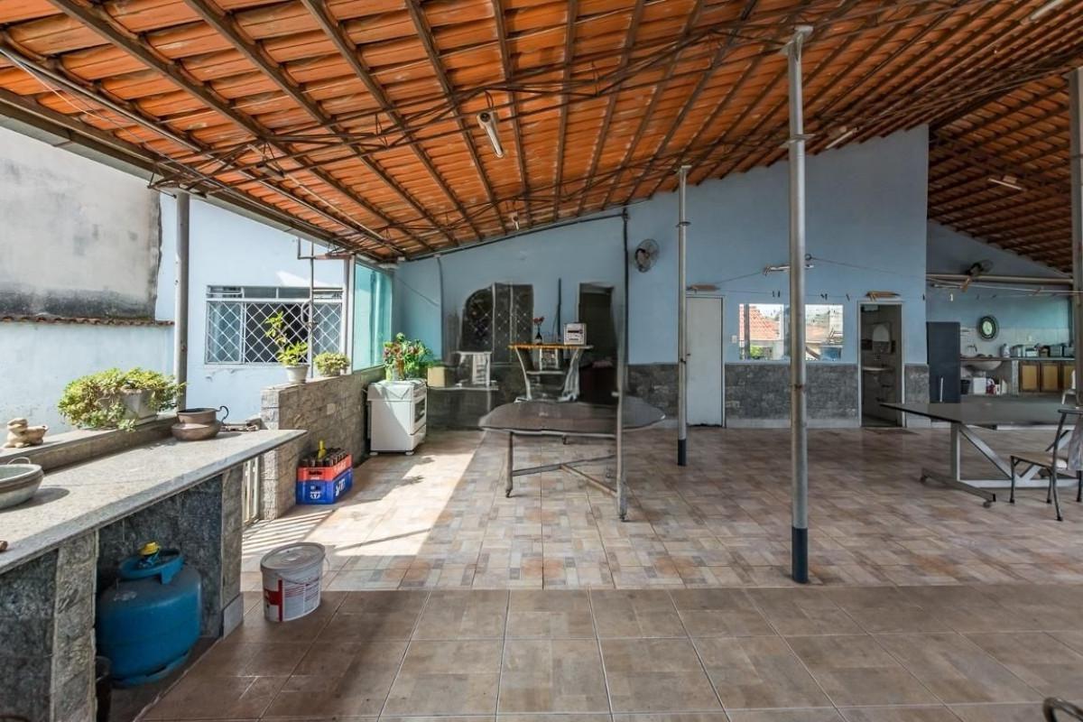 Casa, João Pinheiro, 5 Quartos, 4 Vagas, 1 Suíte