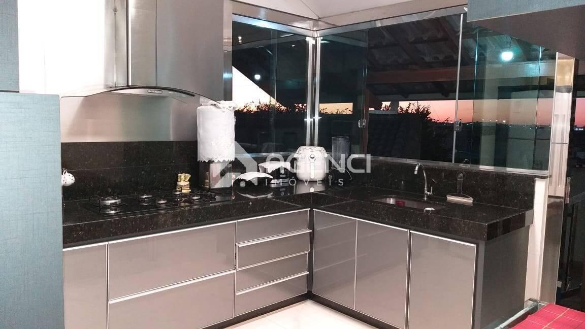 Casa, Camargos, 4 Quartos, 0 Vaga, 2 Suítes