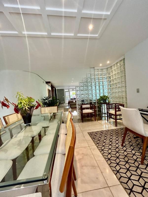 Casa, Castelo, 4 Quartos, 3 Vagas, 1 Suíte