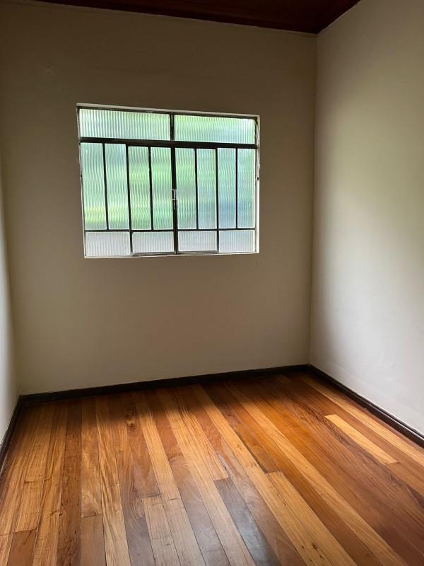 Casa, Centro, 4 Quartos, 0 Vaga