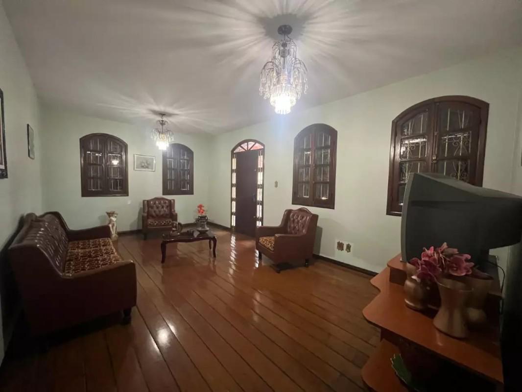 Casa, Barreiro, 5 Quartos, 4 Vagas, 1 Suíte