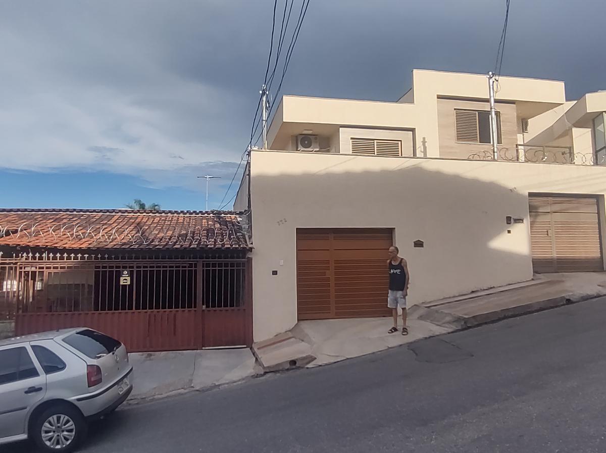 Casa, Planalto, 3 Quartos, 4 Vagas, 1 Suíte