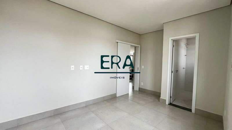 Cobertura, Centro, 2 Quartos, 0 Vaga, 4 Suítes