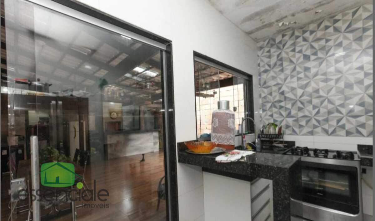 Casa, Industrial, 3 Quartos, 4 Vagas, 1 Suíte
