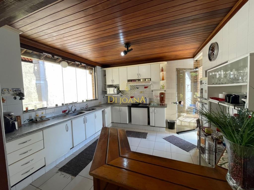 Casa, Centro, 3 Quartos, 2 Vagas, 1 Suíte