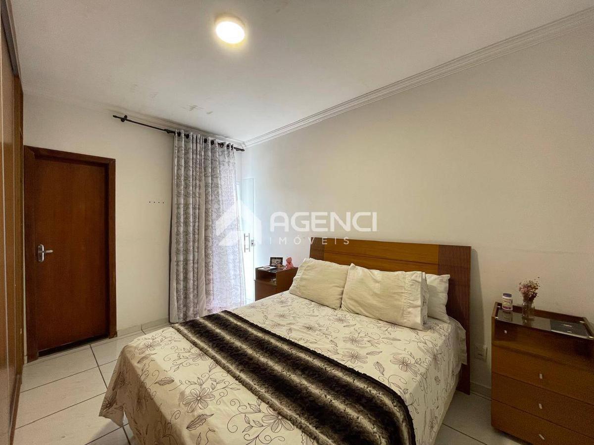 Casa, Parque Xangri-lá, 2 Quartos, 0 Vaga, 2 Suítes