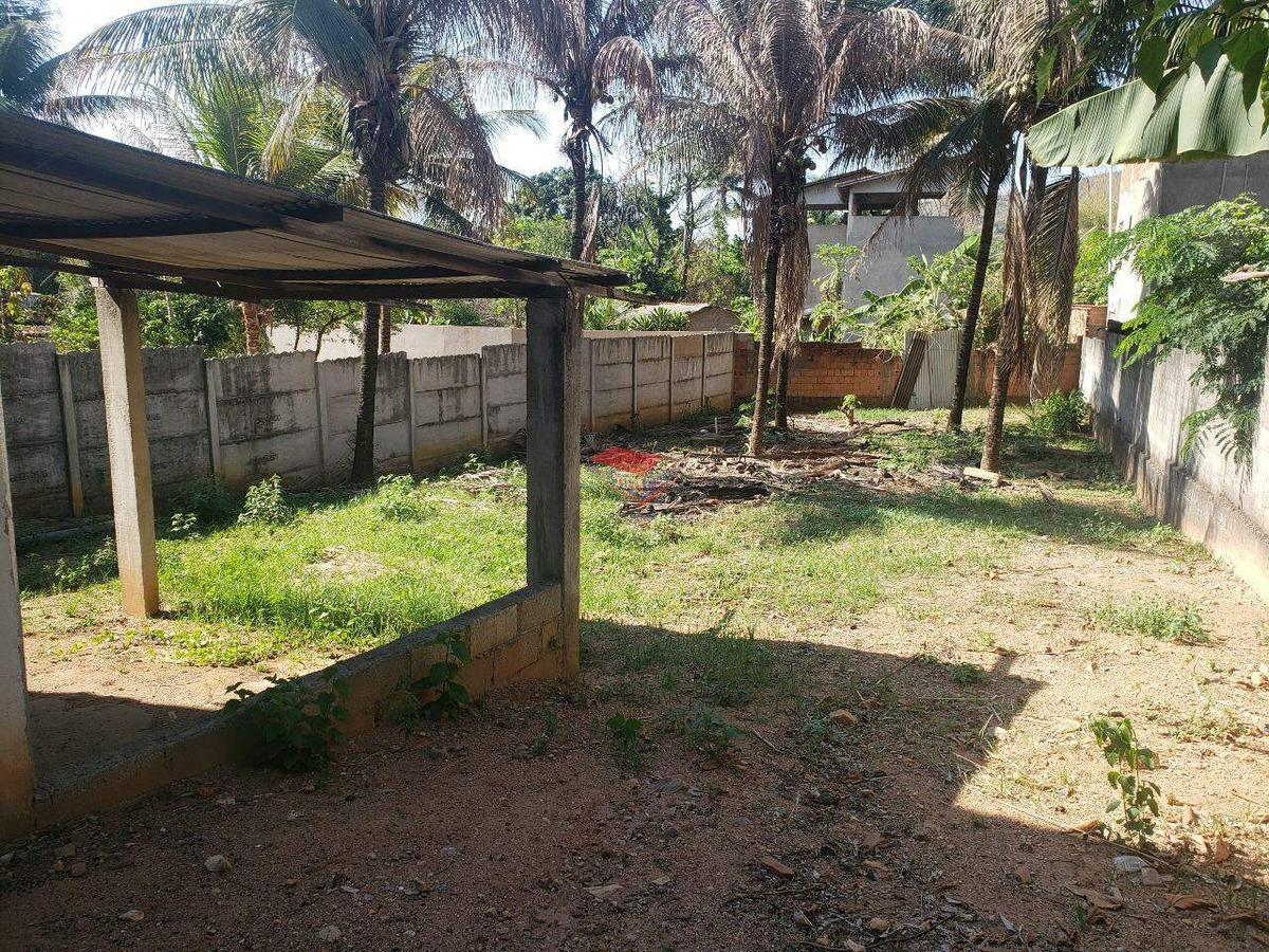 Galpão, Santa Terezinha, 0 Quarto, 10 Vagas