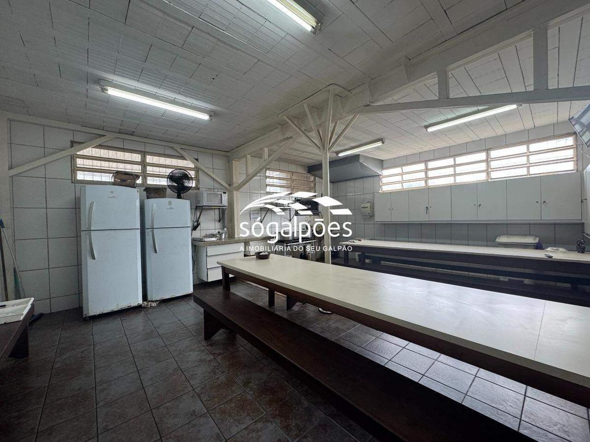 Galpão, Bandeirinhas, 9 Vagas