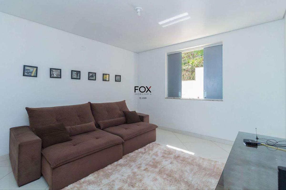 Casa, Estoril, 4 Quartos, 3 Vagas, 4 Suítes