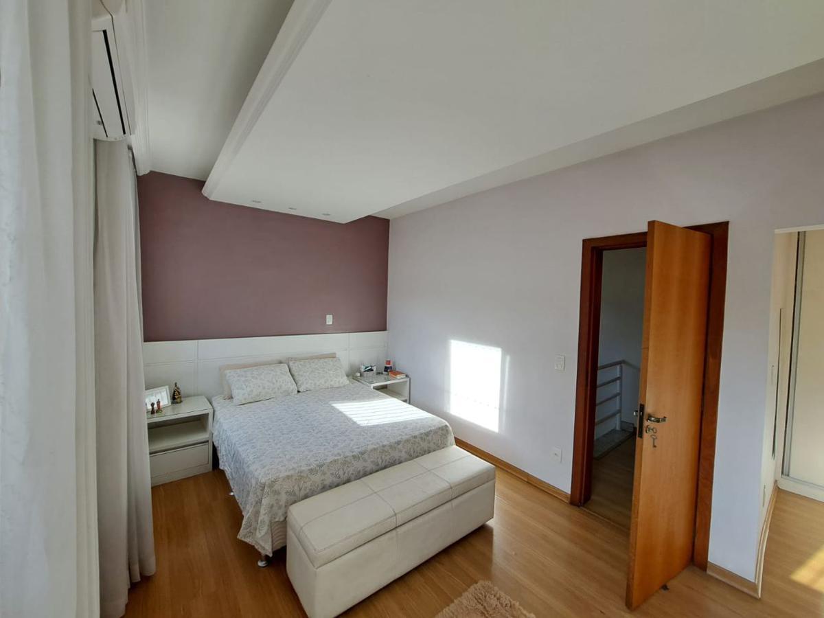 Casa, Santa Cruz, 3 Quartos, 3 Vagas, 1 Suíte