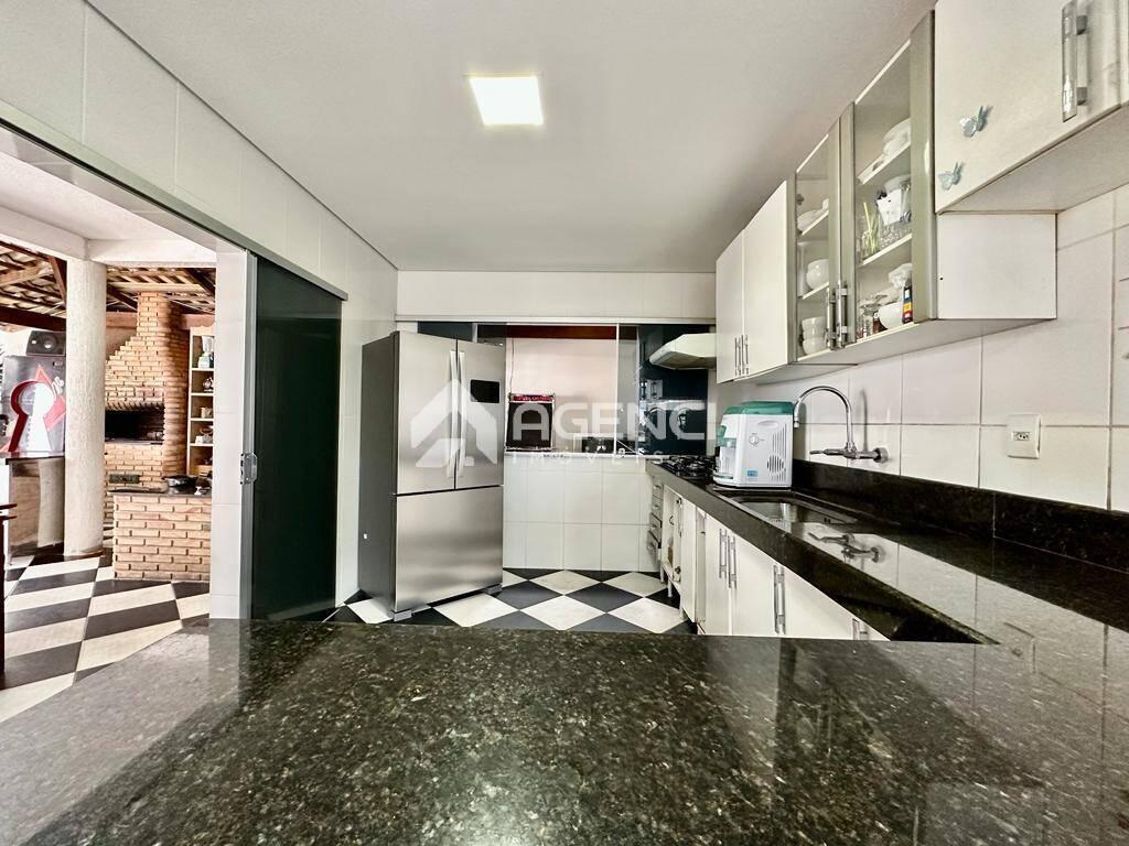 Casa, Cabral, 4 Quartos, 0 Vaga, 1 Suíte