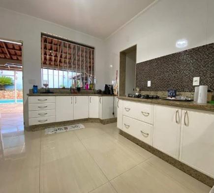 Casa, Castelo, 4 Quartos, 5 Vagas, 2 Suítes