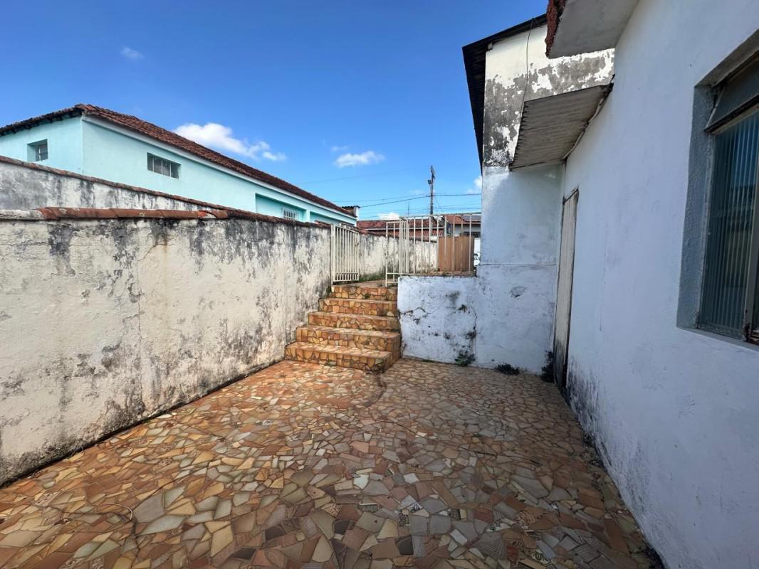 Casa, Centro, 4 Quartos, 0 Vaga