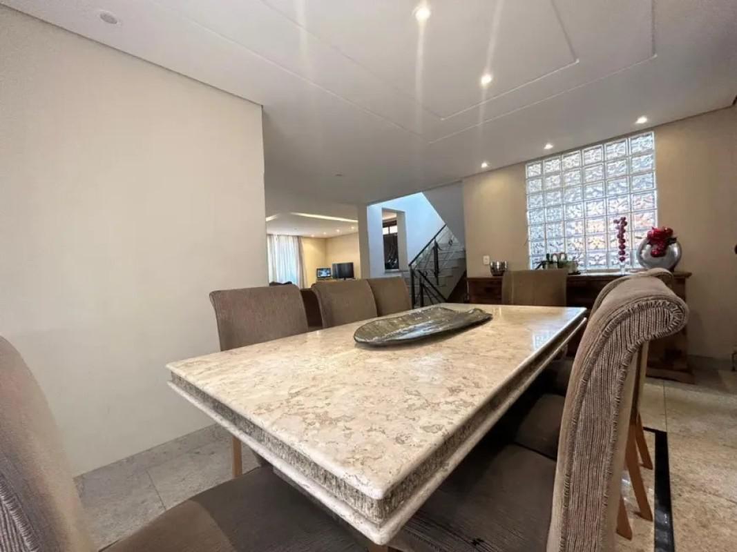 Casa, Centro, 4 Quartos, 5 Vagas, 1 Suíte