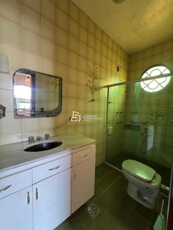 Casa, Industrial, 4 Quartos, 2 Vagas, 2 Suítes