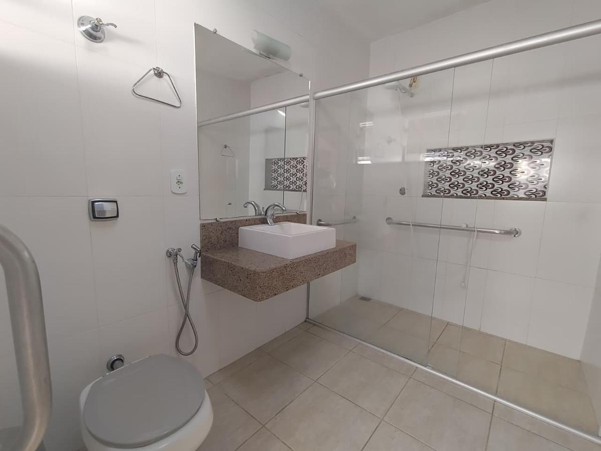Casa, Centro, 4 Quartos, 0 Vaga