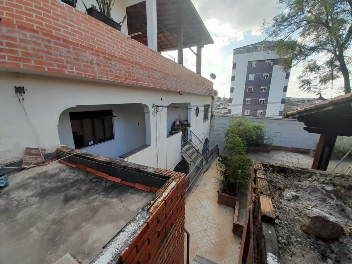 Casa, Cachoeirinha, 2 Quartos, 4 Vagas