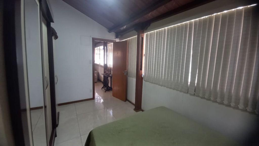 Casa, Centro, 6 Quartos, 0 Vaga, 1 Suíte
