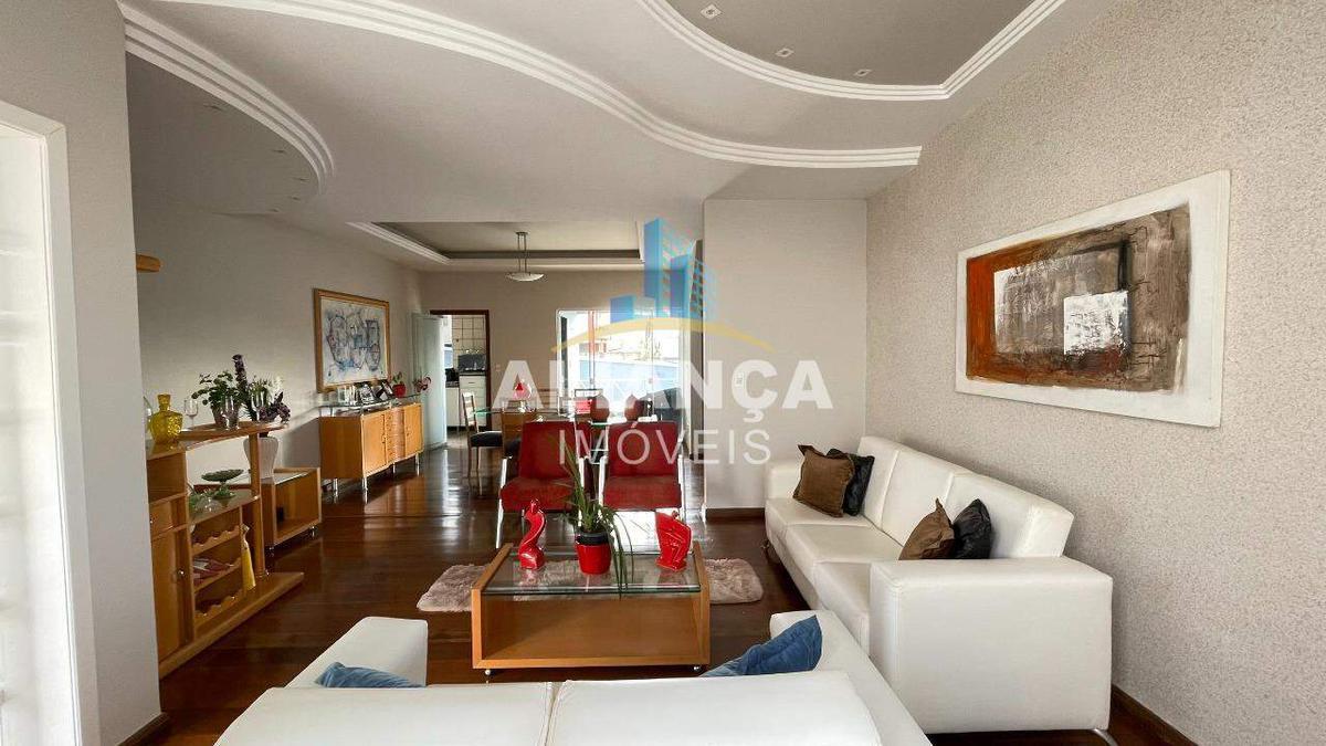 Casa, Centro, 4 Quartos, 2 Vagas, 3 Suítes