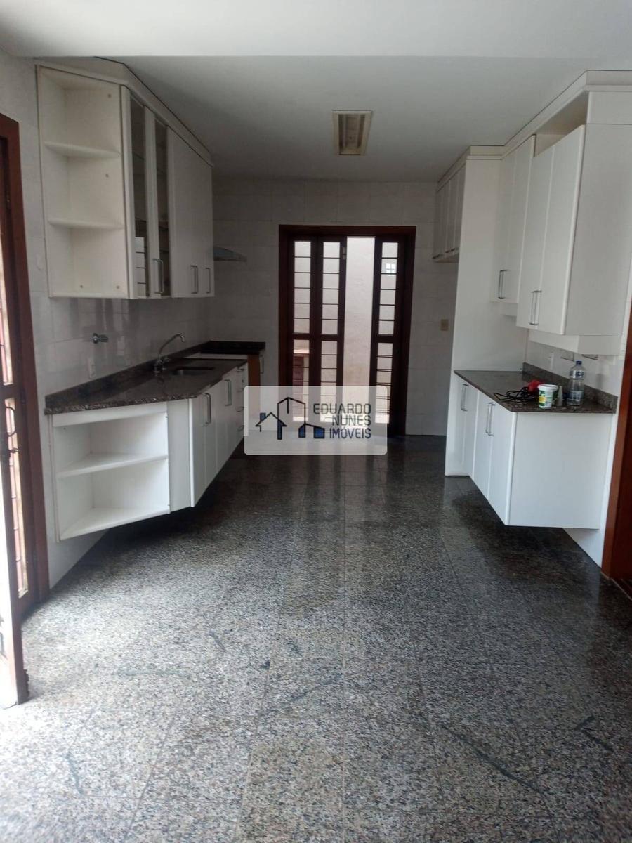 Casa, Santa Lúcia, 4 Quartos, 8 Vagas, 2 Suítes