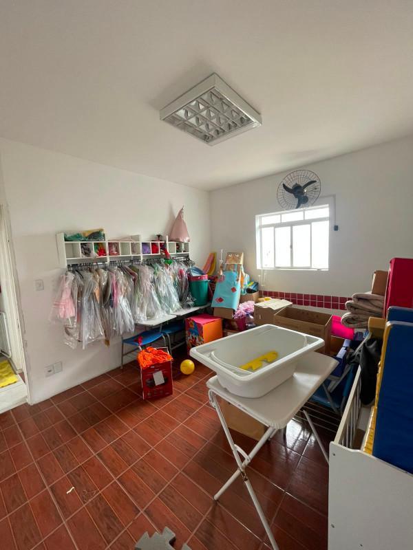 Casa Comercial, Candelária, 4 Quartos, 0 Vaga, 1 Suíte