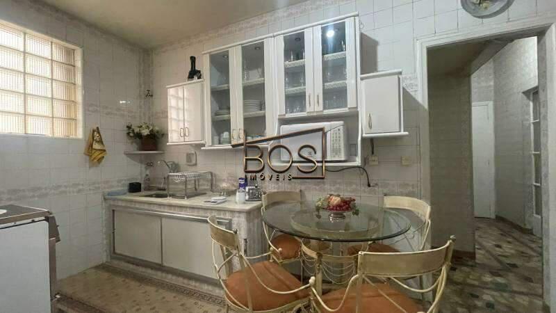 Apartamento, Centro, 4 Quartos, 0 Vaga, 1 Suíte