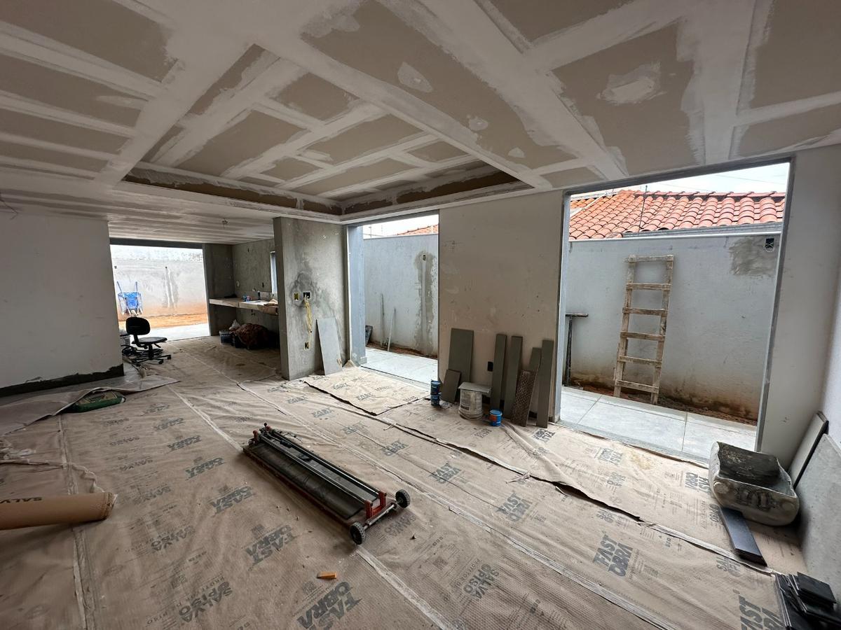 Casa, Fernão Dias, 3 Quartos, 4 Vagas, 1 Suíte