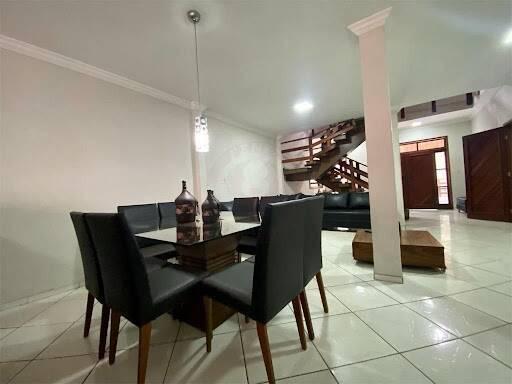 Casa, Industrial, 3 Quartos, 2 Vagas, 1 Suíte