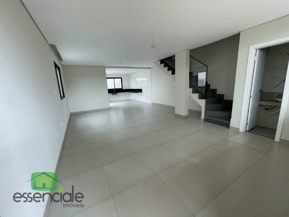 Casa, Centro, 3 Quartos, 2 Vagas, 1 Suíte