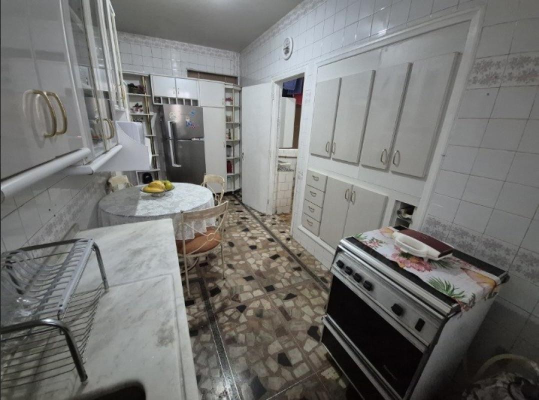Apartamento, Centro, 4 Quartos, 0 Vaga, 1 Suíte
