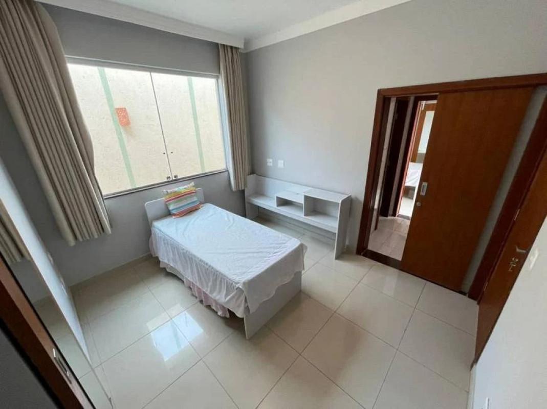 Casa, Trevo, 4 Quartos, 5 Vagas, 4 Suítes