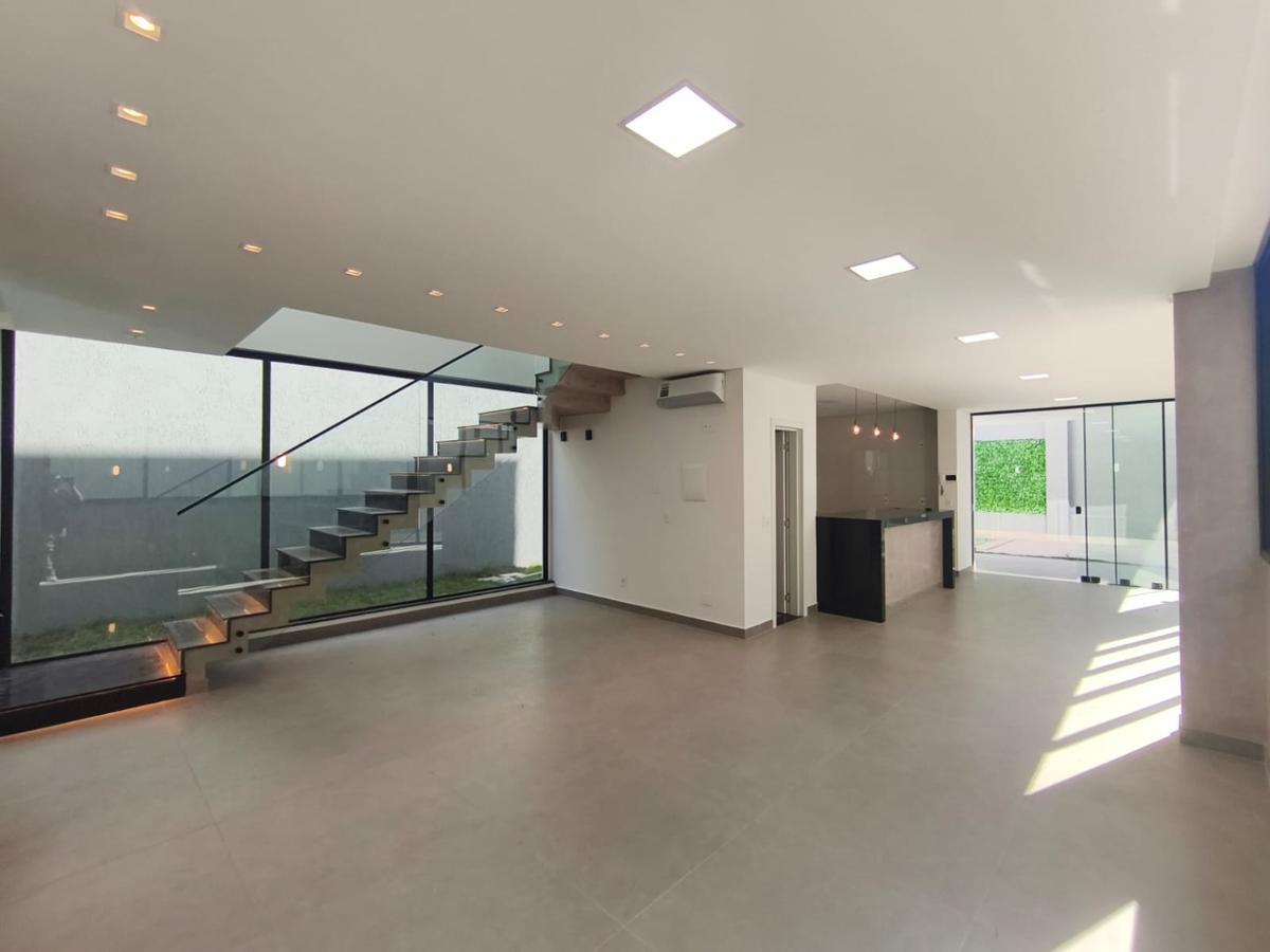 Casa, Trevo, 4 Quartos, 4 Vagas, 3 Suítes