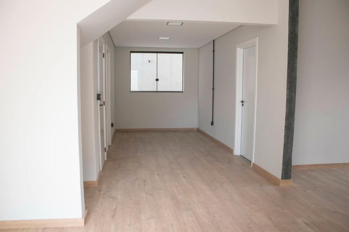 Casa Comercial, Colégio Batista, 5 Quartos, 3 Vagas