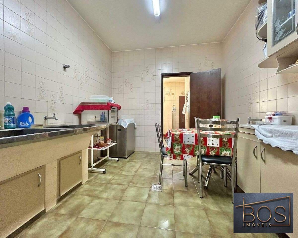 Casa, Luxemburgo, 5 Quartos, 4 Vagas, 2 Suítes