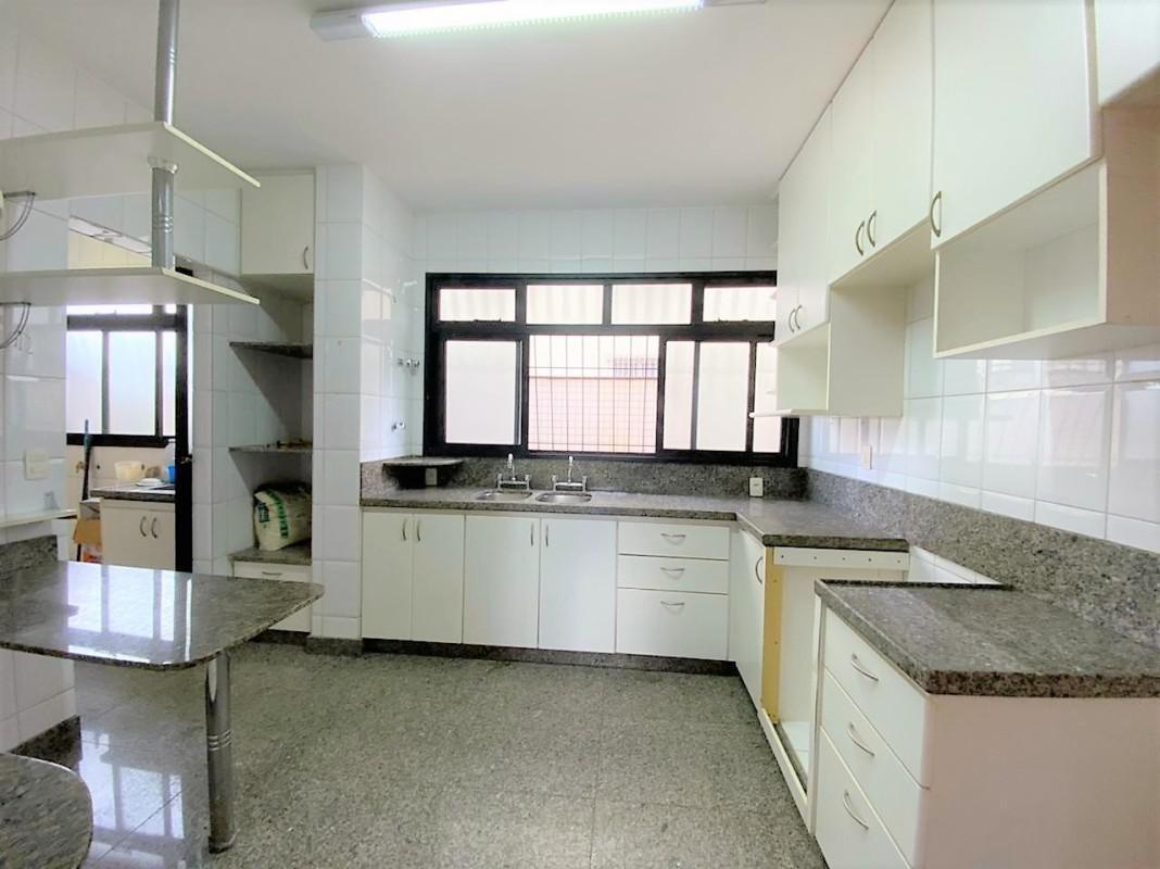 Apartamento, Sagrada Família, 4 Quartos, 2 Vagas, 1 Suíte