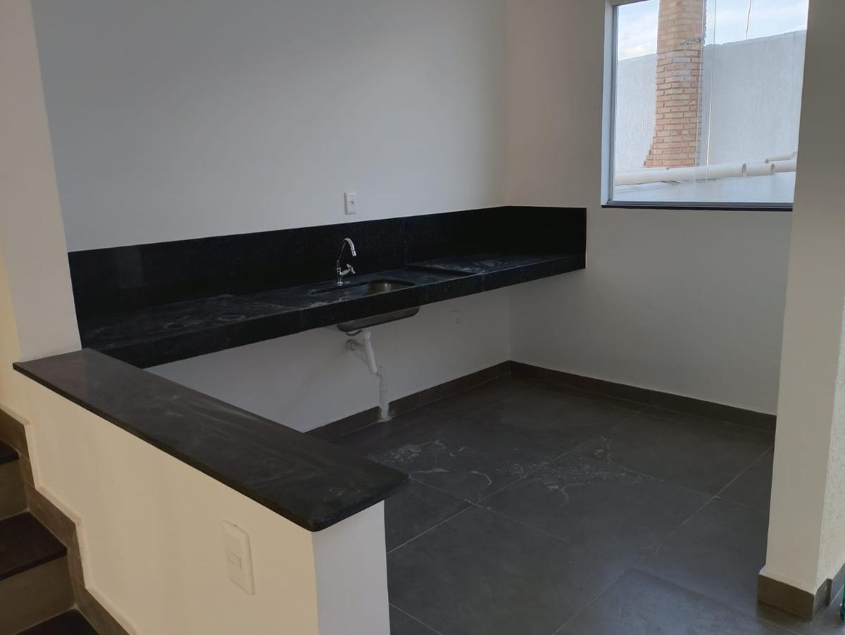 Casa, Santa Branca, 3 Quartos, 2 Vagas, 1 Suíte