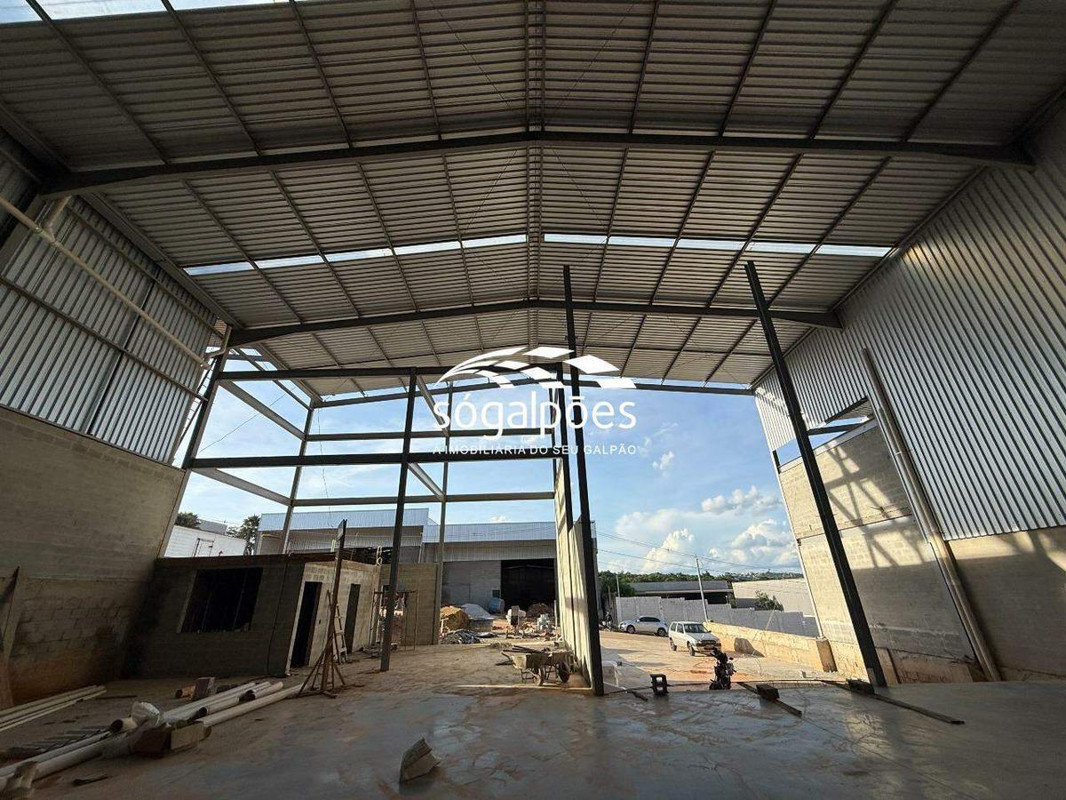 Galpão, Bandeirinhas, 15 Vagas
