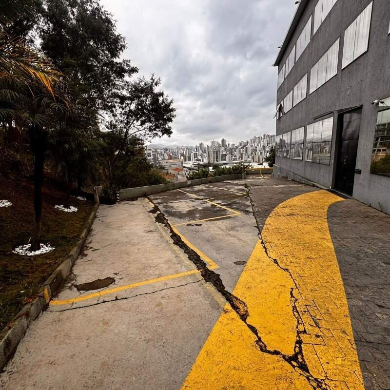 Andar, Estoril, 0 Quarto, 4 Vagas