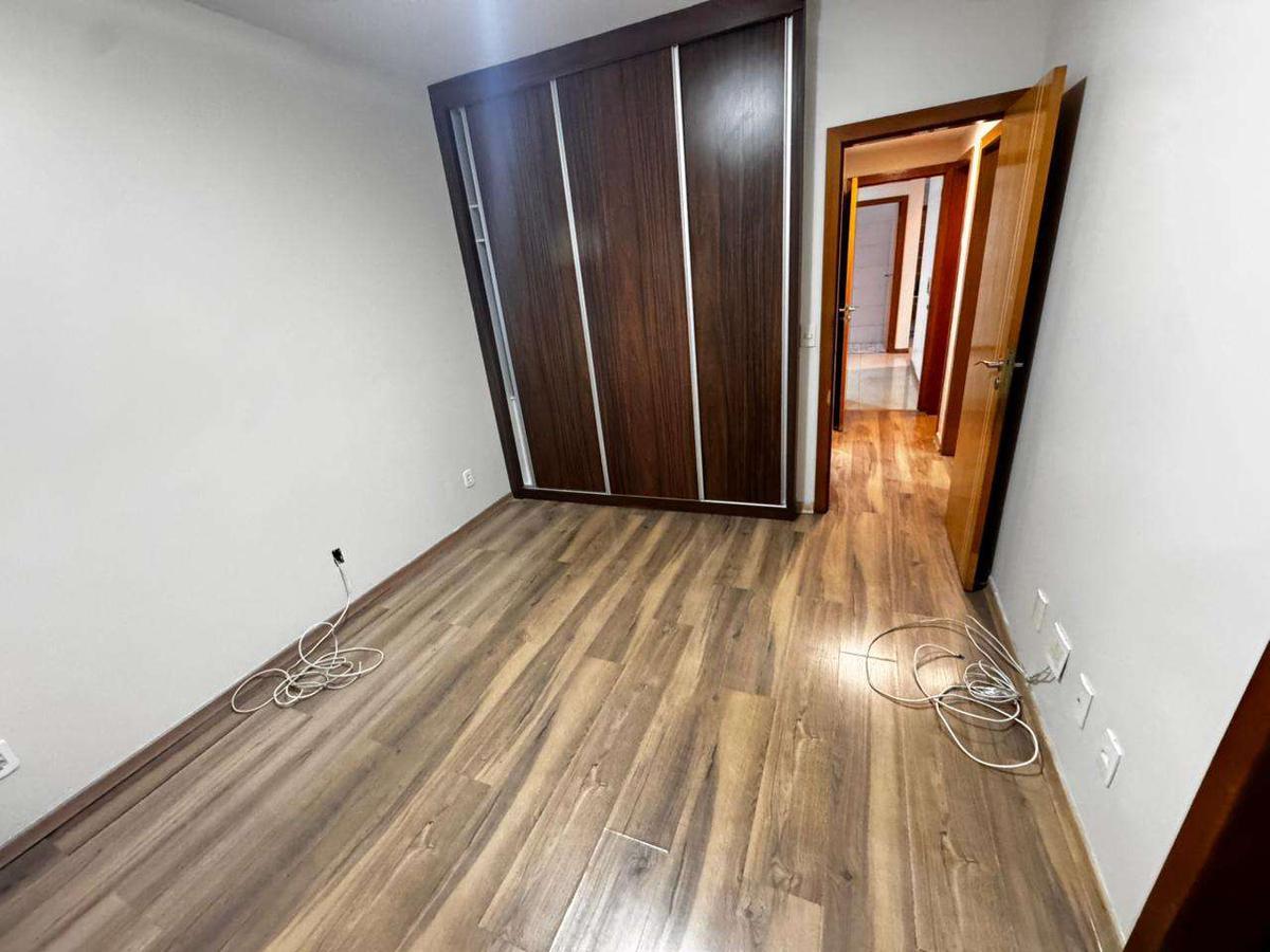 Apartamento, Sagrada Família, 3 Quartos, 4 Vagas, 1 Suíte