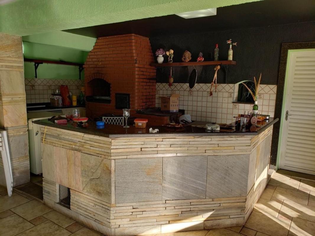 Casa, Fernão Dias, 4 Quartos, 5 Vagas, 2 Suítes