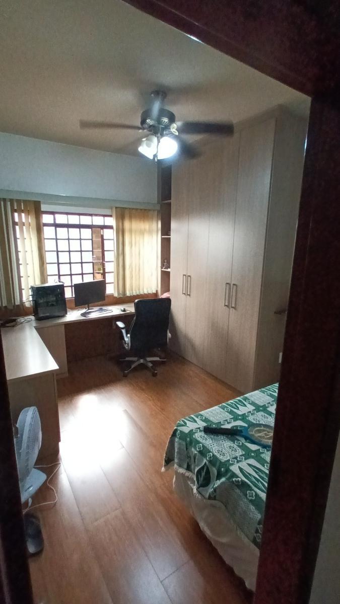 Casa, Castelo, 4 Quartos, 6 Vagas, 2 Suítes