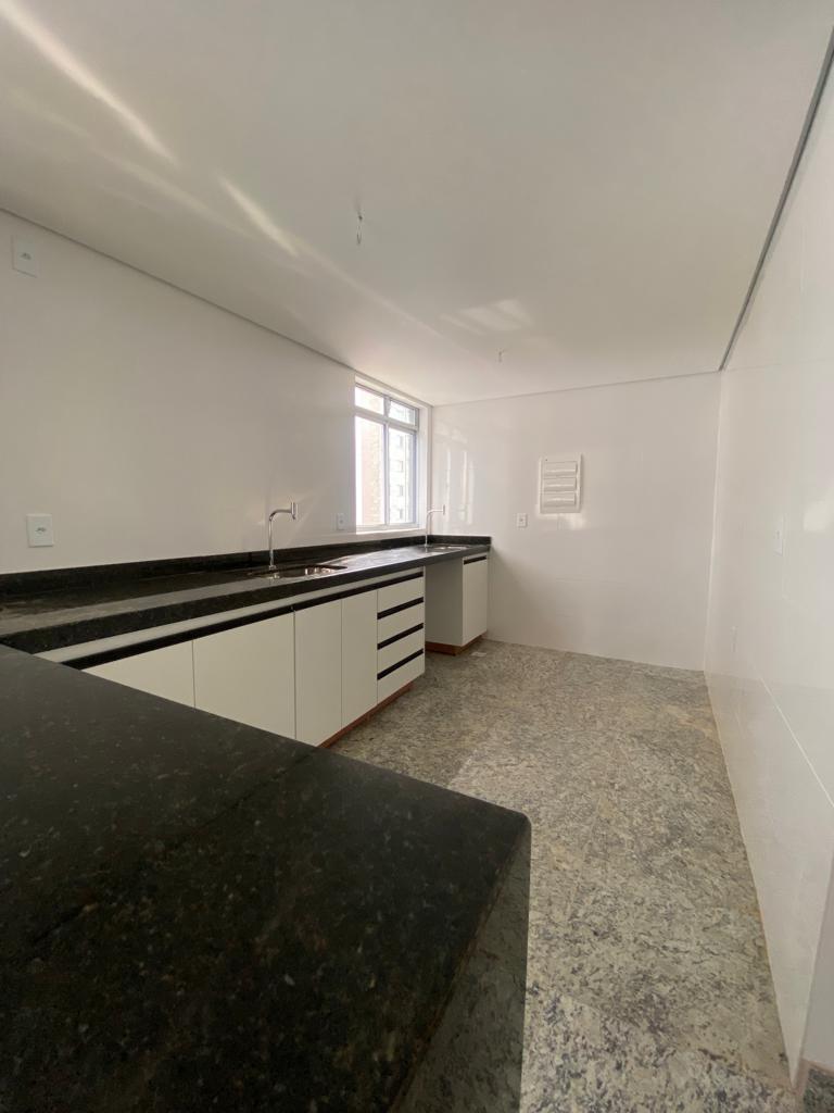 Cobertura, Funcionários, 2 Quartos, 2 Vagas, 2 Suítes
