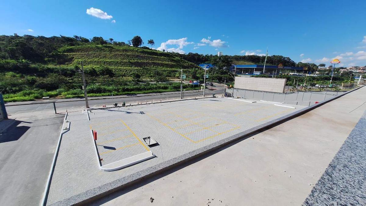 Loja, Betim Industrial, 61 Vagas