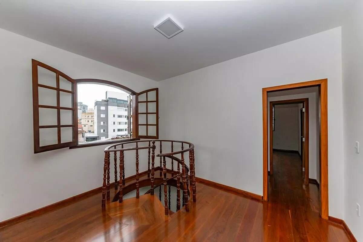 Casa, Palmeiras, 4 Quartos, 8 Vagas, 1 Suíte